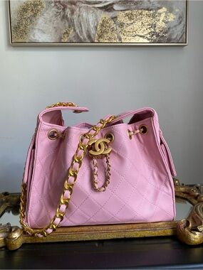 QUILTED CHAIN SHOULDER BAG